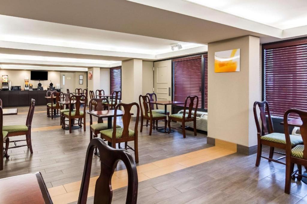 Quality Inn Манасас Екстериор снимка