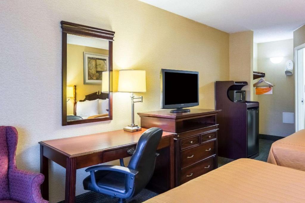 Quality Inn Манасас Екстериор снимка
