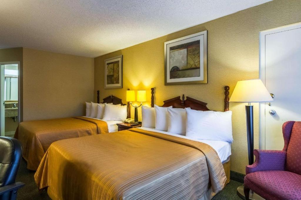 Quality Inn Манасас Екстериор снимка
