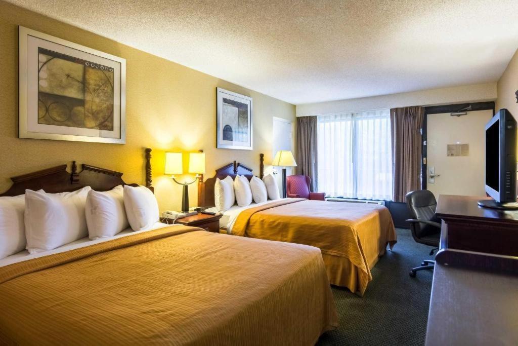 Quality Inn Манасас Екстериор снимка