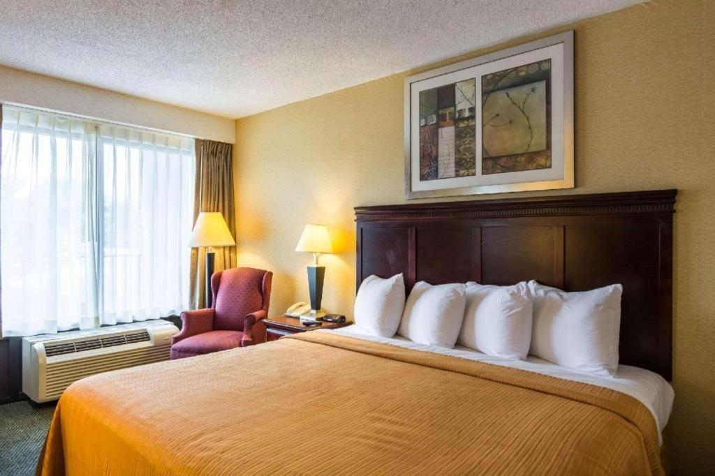 Quality Inn Манасас Екстериор снимка