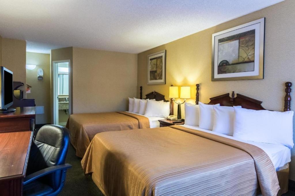 Quality Inn Манасас Екстериор снимка