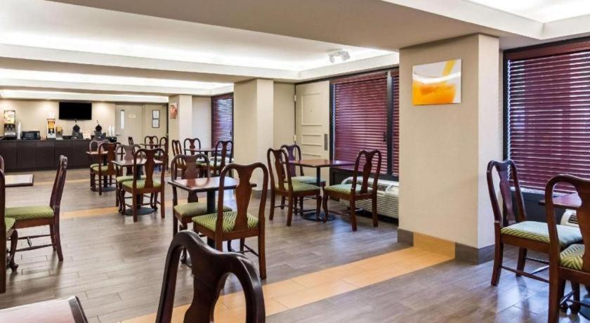 Quality Inn Манасас Екстериор снимка