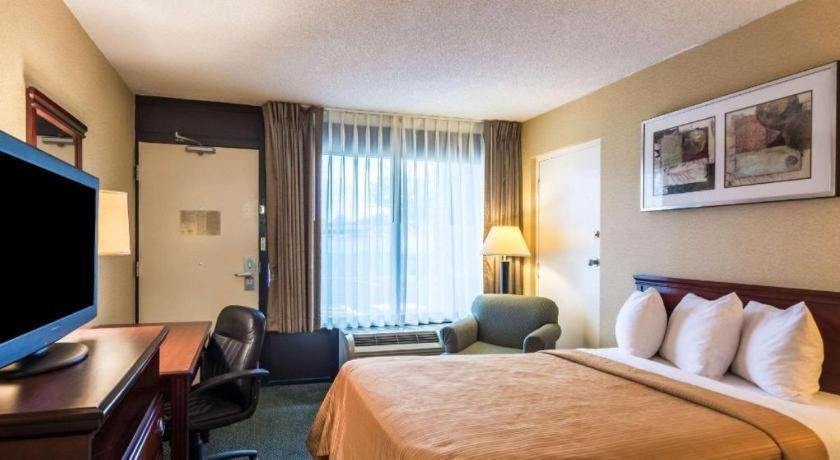 Quality Inn Манасас Екстериор снимка